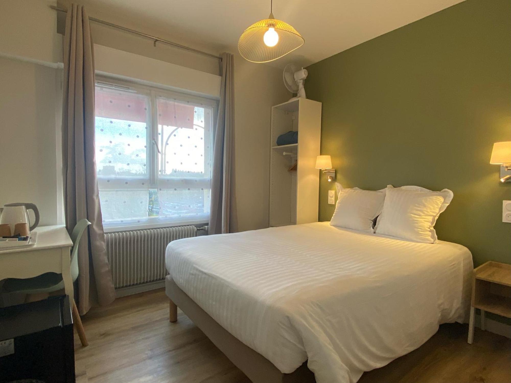 Hotel De Bretagne Fougères Екстериор снимка