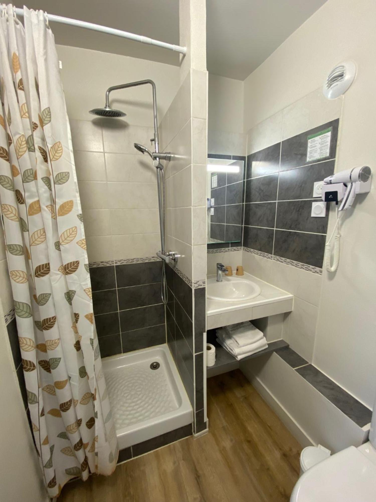 Hotel De Bretagne Fougères Екстериор снимка