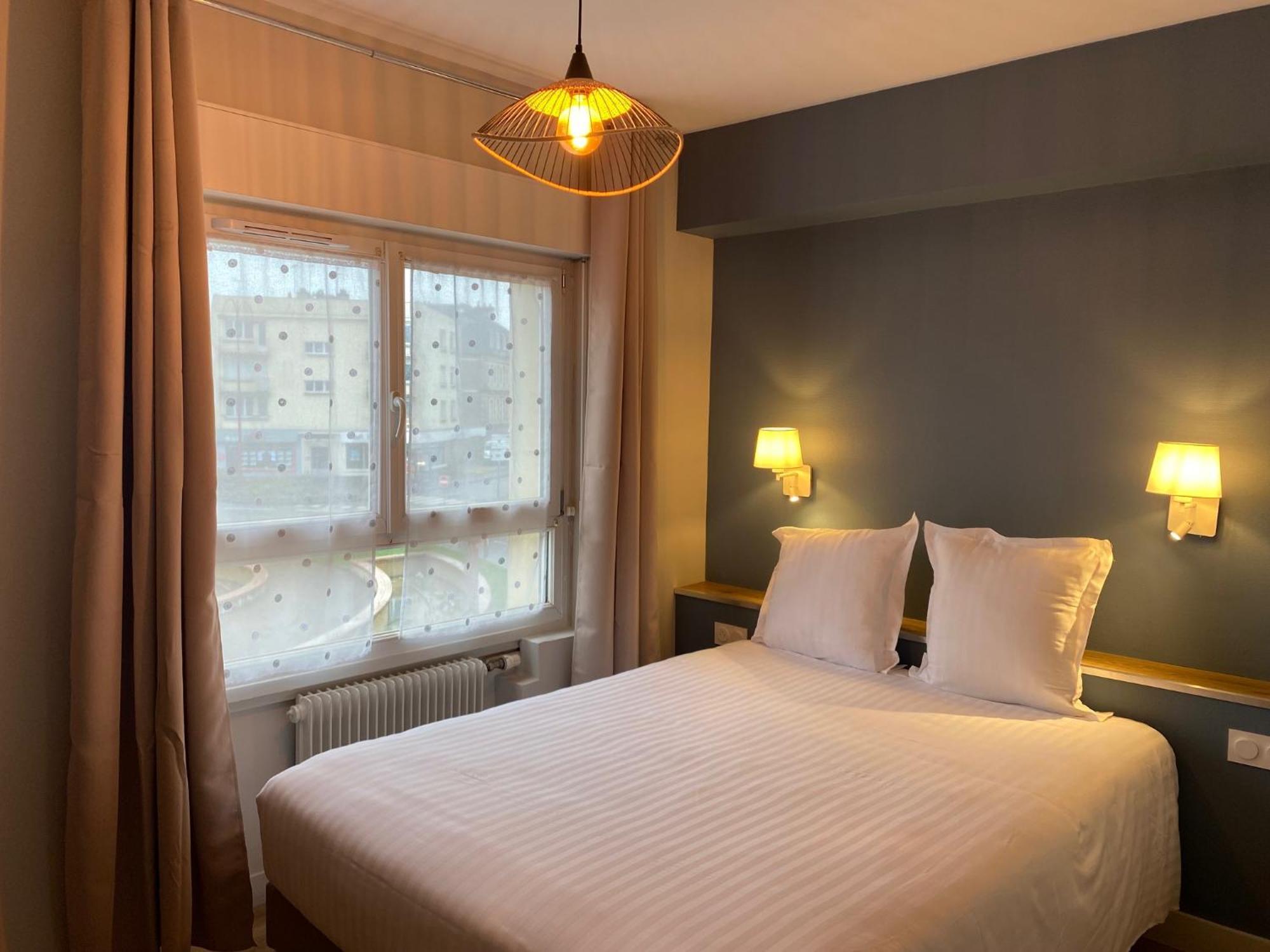 Hotel De Bretagne Fougères Екстериор снимка
