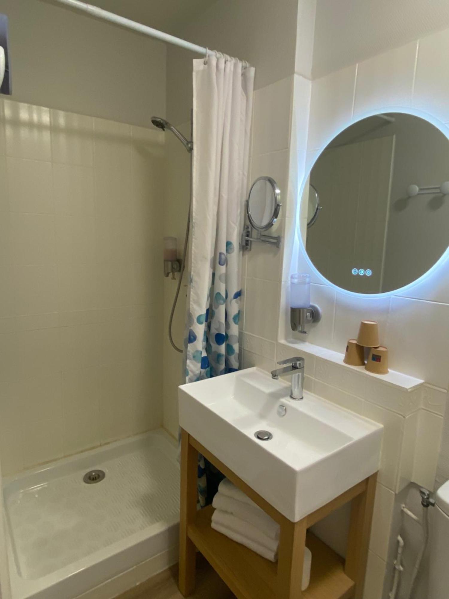 Hotel De Bretagne Fougères Екстериор снимка