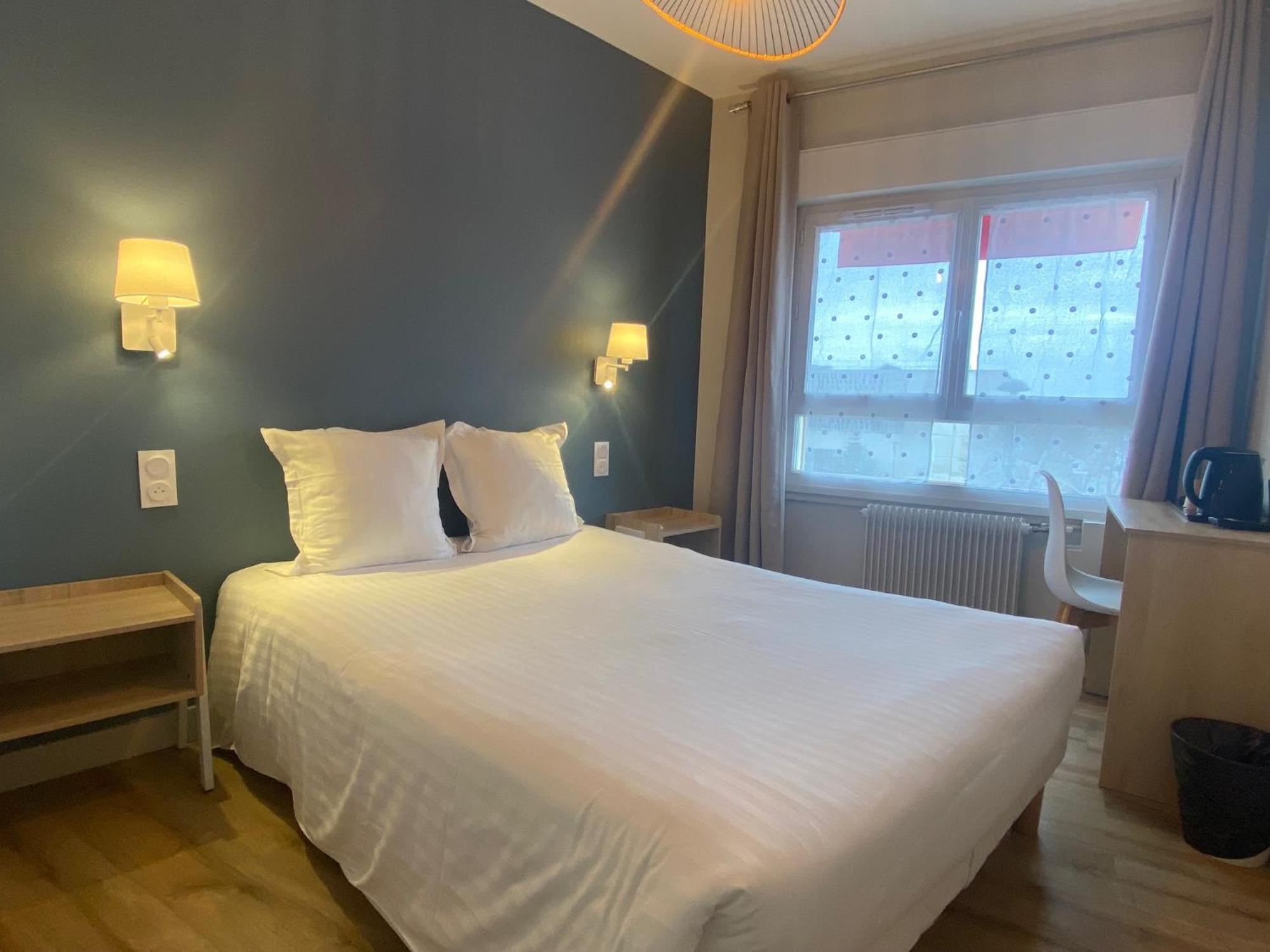 Hotel De Bretagne Fougères Екстериор снимка